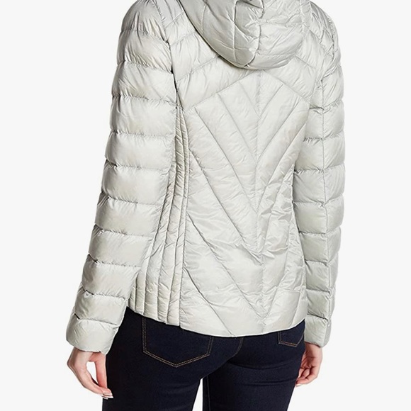 BCBG Short hooded packable down jacket, XS - Picture 12 of 12
